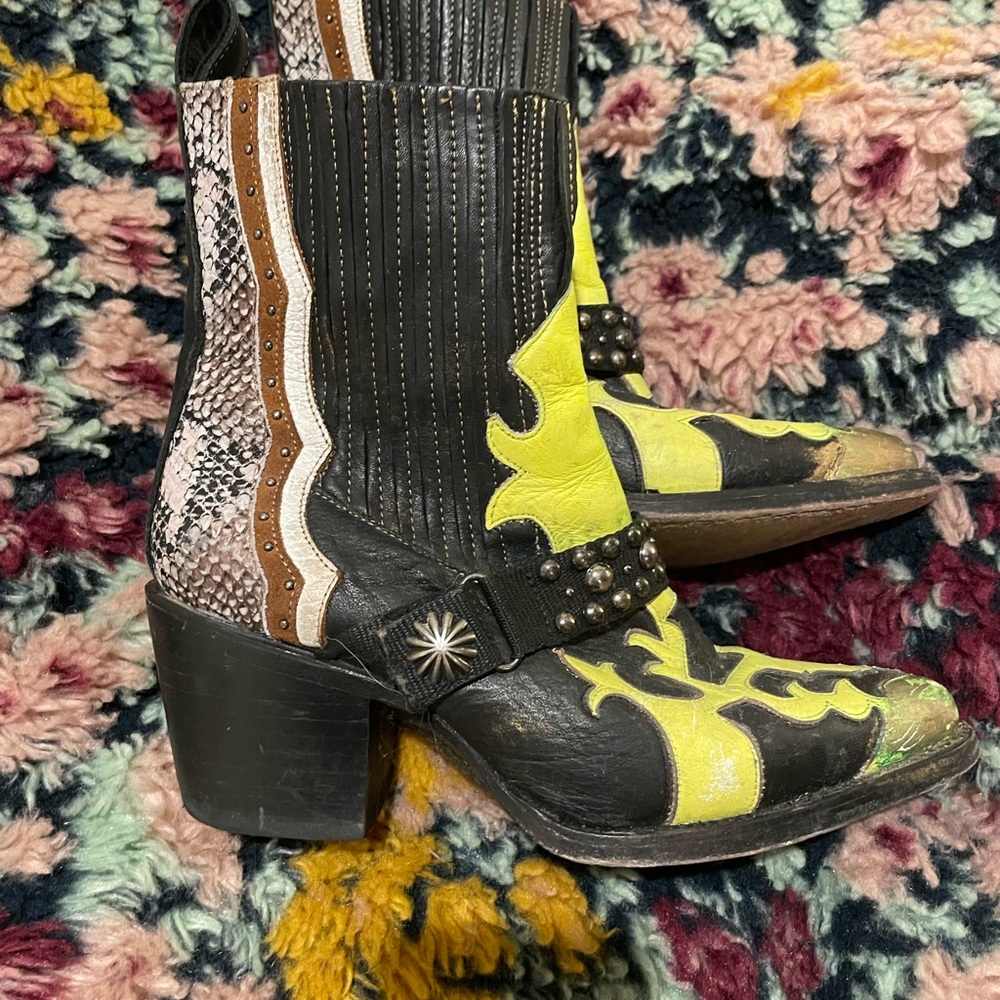 Mezcalero Dudi Cowboy Boots- Stylish Black and Yellow Women's Boots